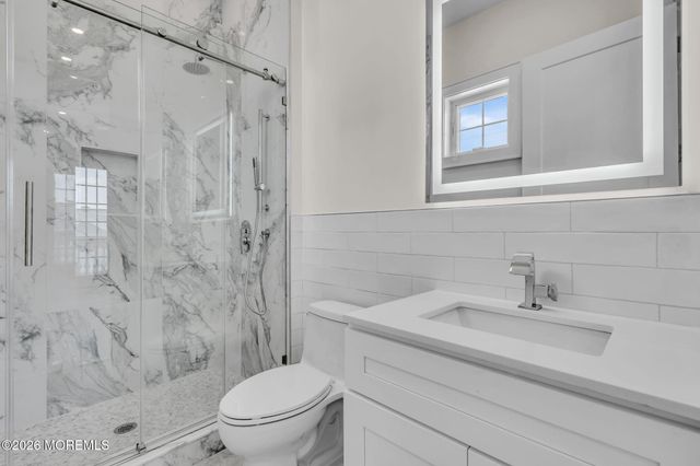 657 Bayview Drive, Toms River, NJ 08753