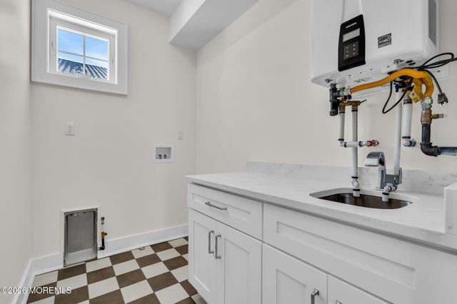 657 Bayview Drive, Toms River, NJ 08753