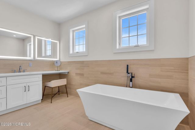 657 Bayview Drive, Toms River, NJ 08753