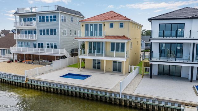 657 Bayview Drive, Toms River, NJ 08753