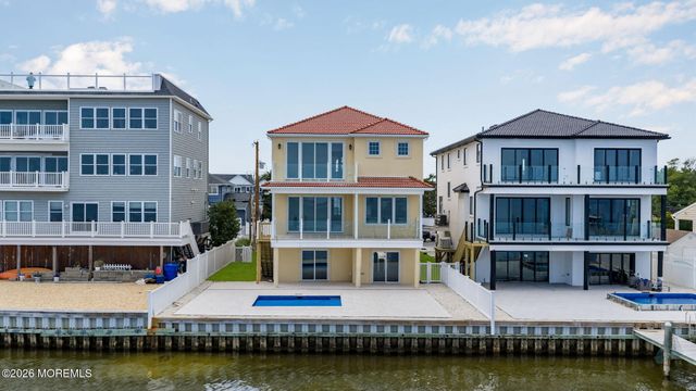 657 Bayview Drive, Toms River, NJ 08753
