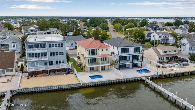 657 Bayview Drive, Toms River, NJ 08753