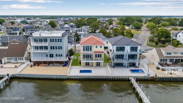657 Bayview Drive, Toms River, NJ 08753
