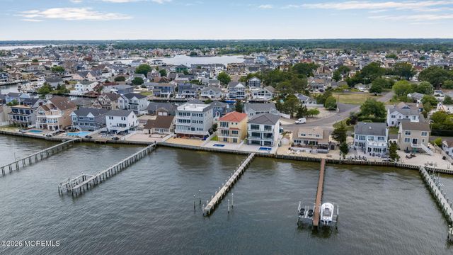 657 Bayview Drive, Toms River, NJ 08753