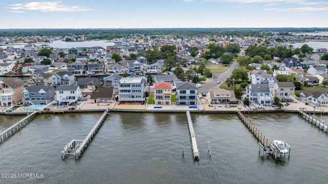 657 Bayview Drive, Toms River, NJ 08753