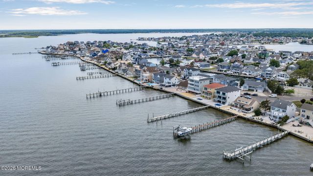 657 Bayview Drive, Toms River, NJ 08753