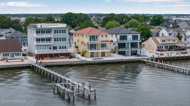 657 Bayview Drive, Toms River, NJ 08753