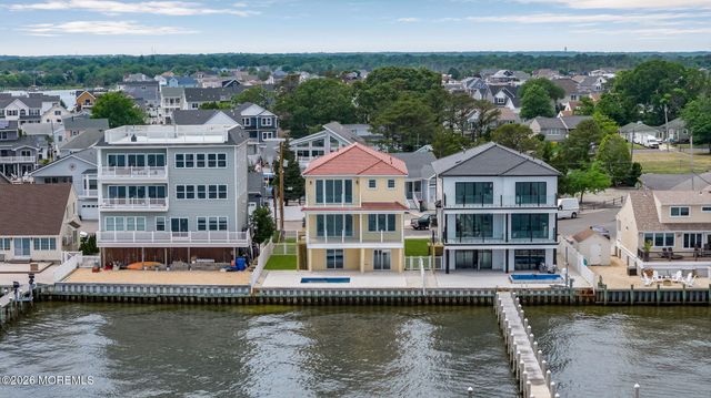 657 Bayview Drive, Toms River, NJ 08753