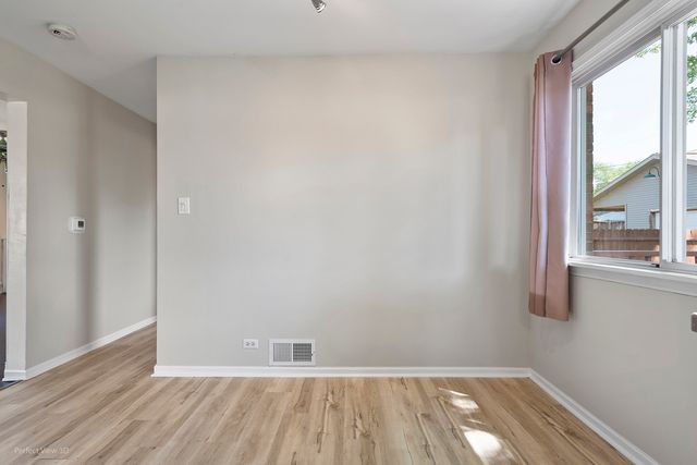 33191 N Sunset Avenue, Grayslake, IL 60030
