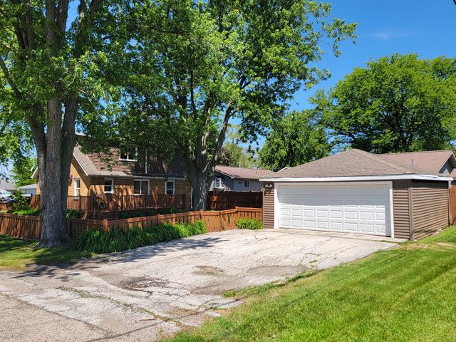 33191 N Sunset Avenue, Grayslake, IL 60030