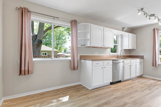 33191 N Sunset Avenue, Grayslake, IL 60030