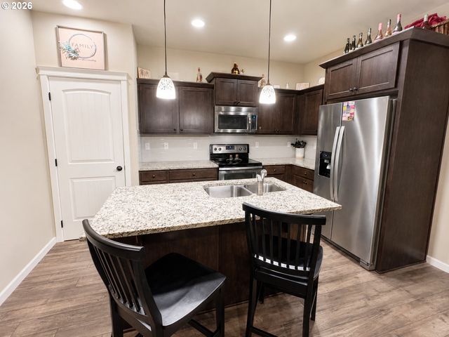 2837 25TH Pl, Forest Grove, OR 97116
