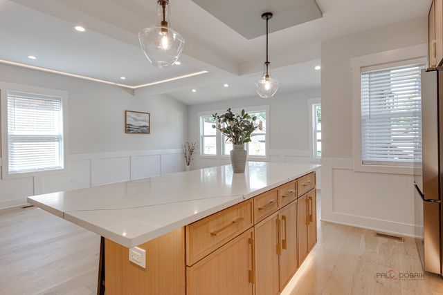 5748 W Eastwood Avenue, Chicago, IL 60630