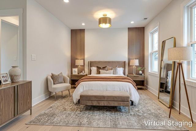 5748 W Eastwood Avenue, Chicago, IL 60630