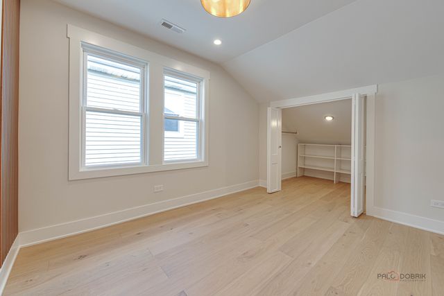 5748 W Eastwood Avenue, Chicago, IL 60630