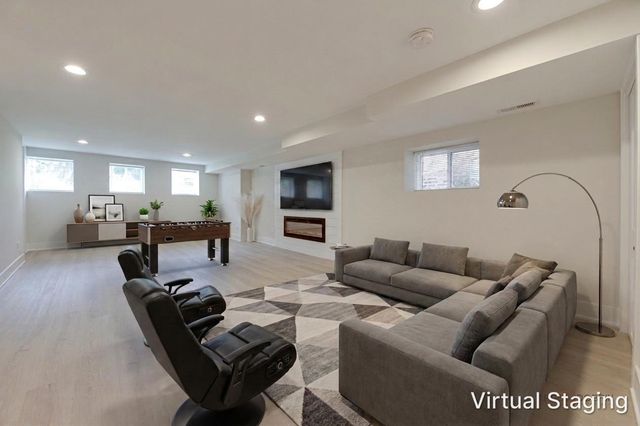 5748 W Eastwood Avenue, Chicago, IL 60630