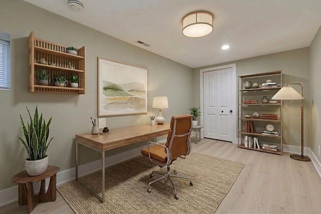5748 W Eastwood Avenue, Chicago, IL 60630