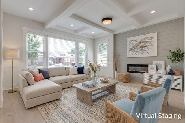 5748 W Eastwood Avenue, Chicago, IL 60630