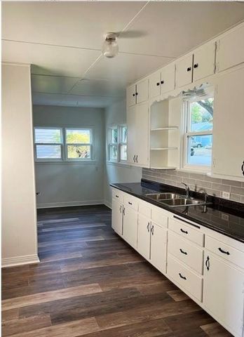 809 N 8th ST, Temple, TX 76501
