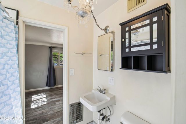 2558 E Glenn Street, Tucson, AZ 85716