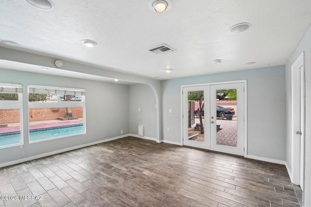 2558 E Glenn Street, Tucson, AZ 85716