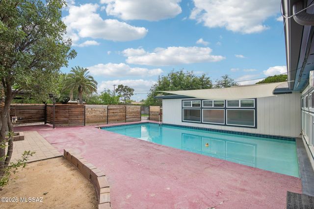 2558 E Glenn Street, Tucson, AZ 85716