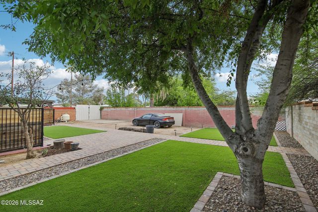 2558 E Glenn Street, Tucson, AZ 85716