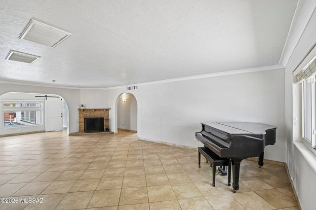 2558 E Glenn Street, Tucson, AZ 85716