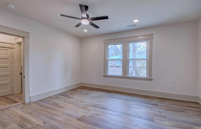 1815 Scott, Conway, AR 72034