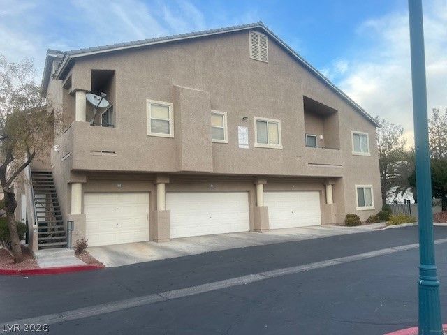 2000 QUARTZ CLIFF Street 202, Las Vegas, NV 89117