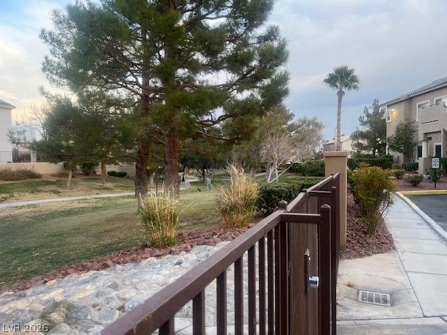 2000 QUARTZ CLIFF Street 202, Las Vegas, NV 89117