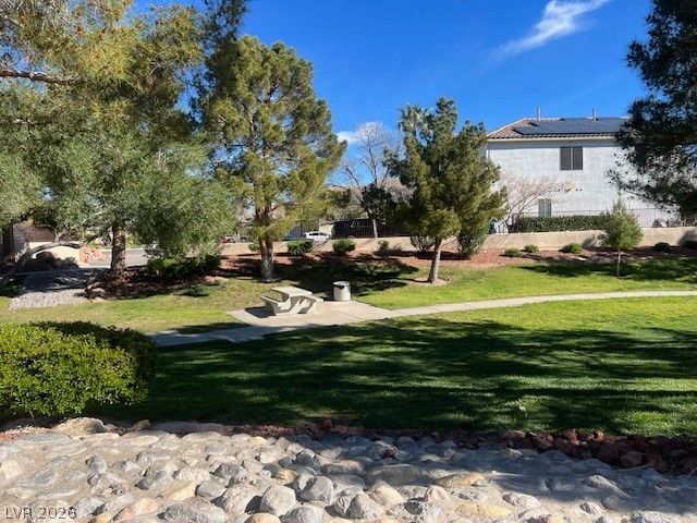 2000 QUARTZ CLIFF Street 202, Las Vegas, NV 89117