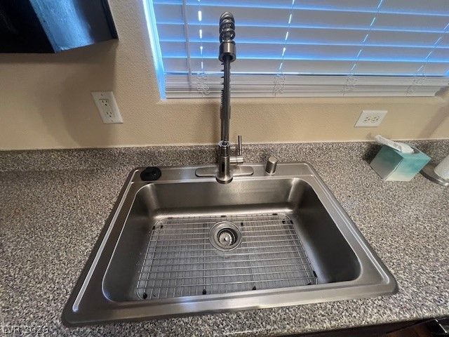 2000 QUARTZ CLIFF Street 202, Las Vegas, NV 89117