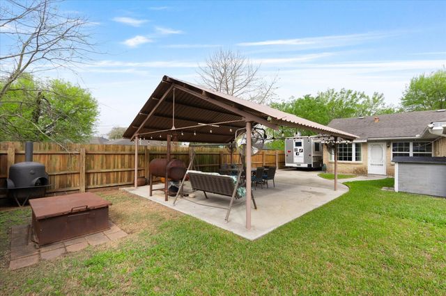 202 County Fair Drive, Houston, TX 77060