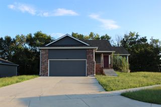 105 E Burlington Dr, Mulvane, KS 67110