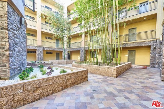 345 S Gramercy Place 403, Los Angeles, CA 90020