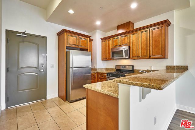 345 S Gramercy Place 403, Los Angeles, CA 90020