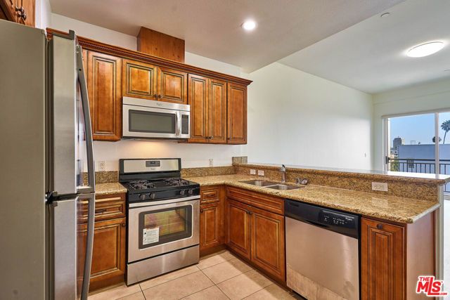 345 S Gramercy Place 403, Los Angeles, CA 90020