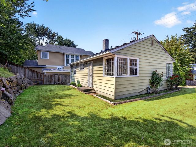 3011 E Pine Street, Seattle, WA 98122