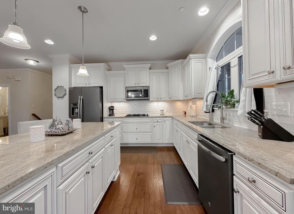 Image 11 of property listing at 24432 FWD DR, Hollywood, MD 20636