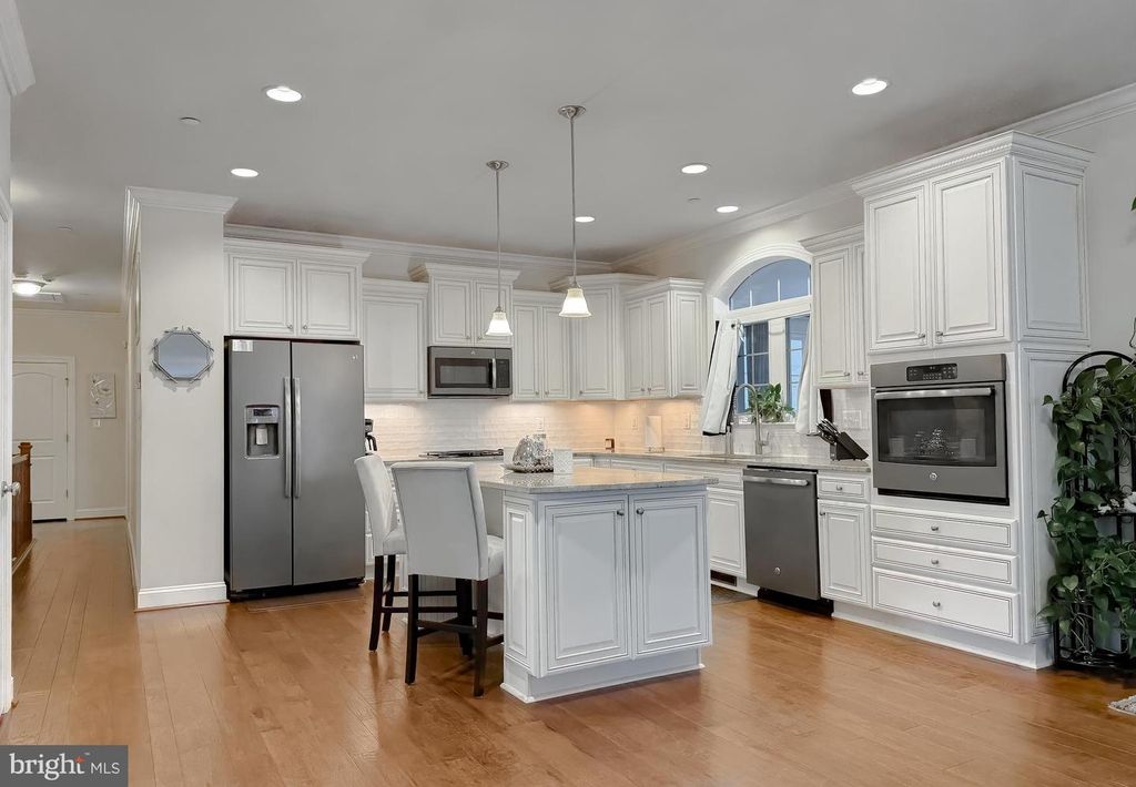 Image 13 of property listing at 24432 FWD DR, Hollywood, MD 20636