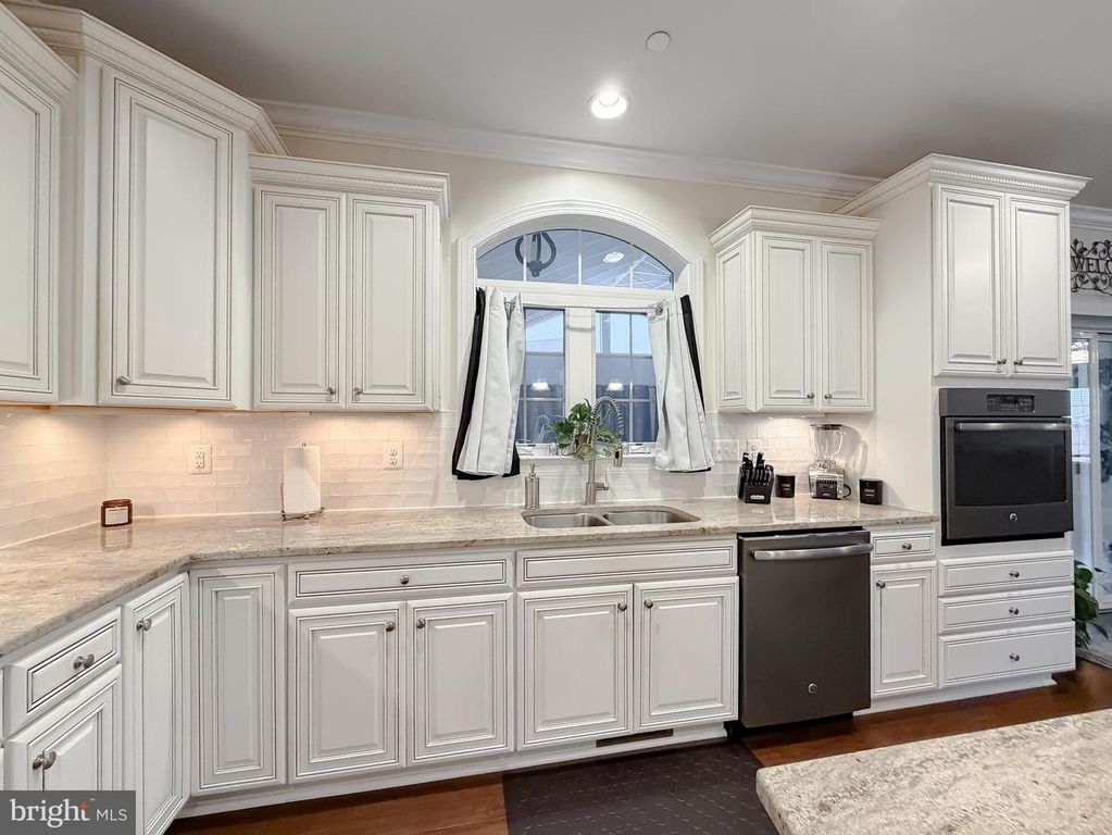 Image 14 of property listing at 24432 FWD DR, Hollywood, MD 20636