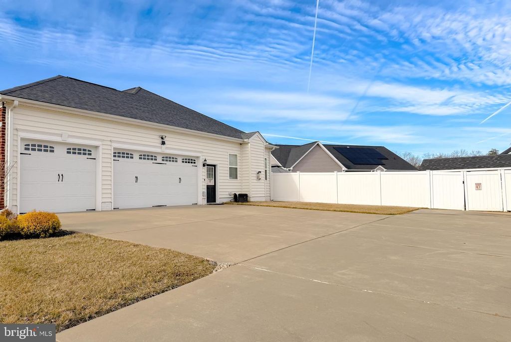 Image 3 of property listing at 24432 FWD DR, Hollywood, MD 20636