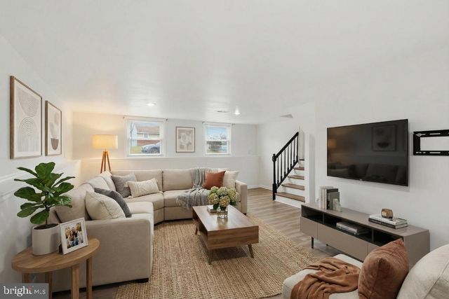 39 HEIGHTS LN, Feasterville Trevose, PA 19053