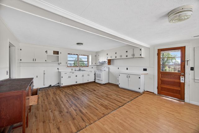 1298 S Bunker Hill Rd, Sparta, TN 38583