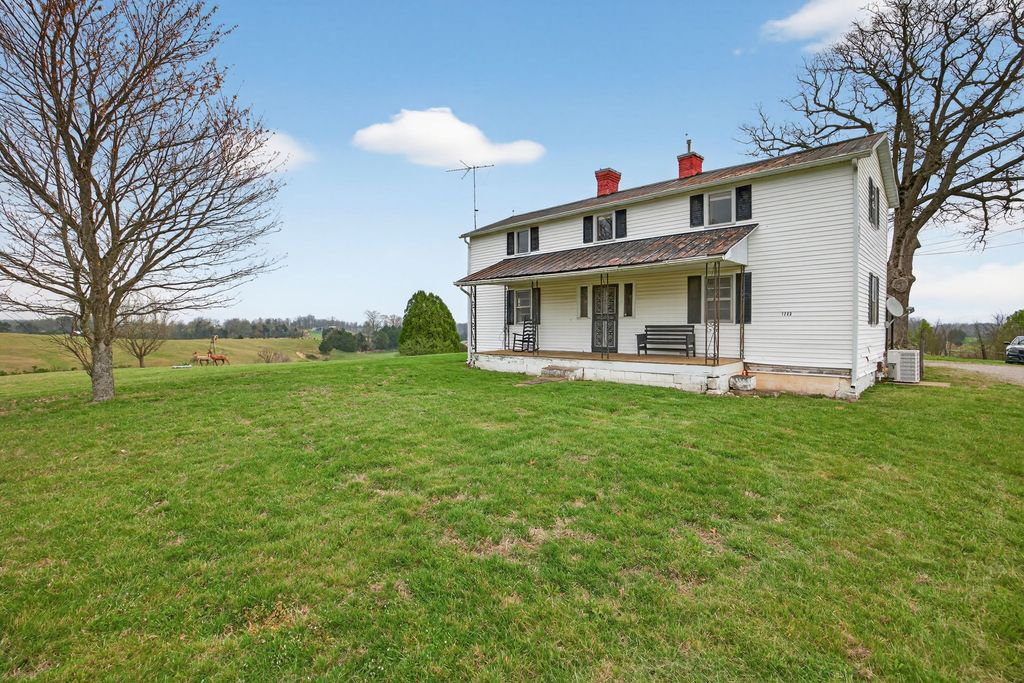 1298 S Bunker Hill Rd, Sparta, TN 38583