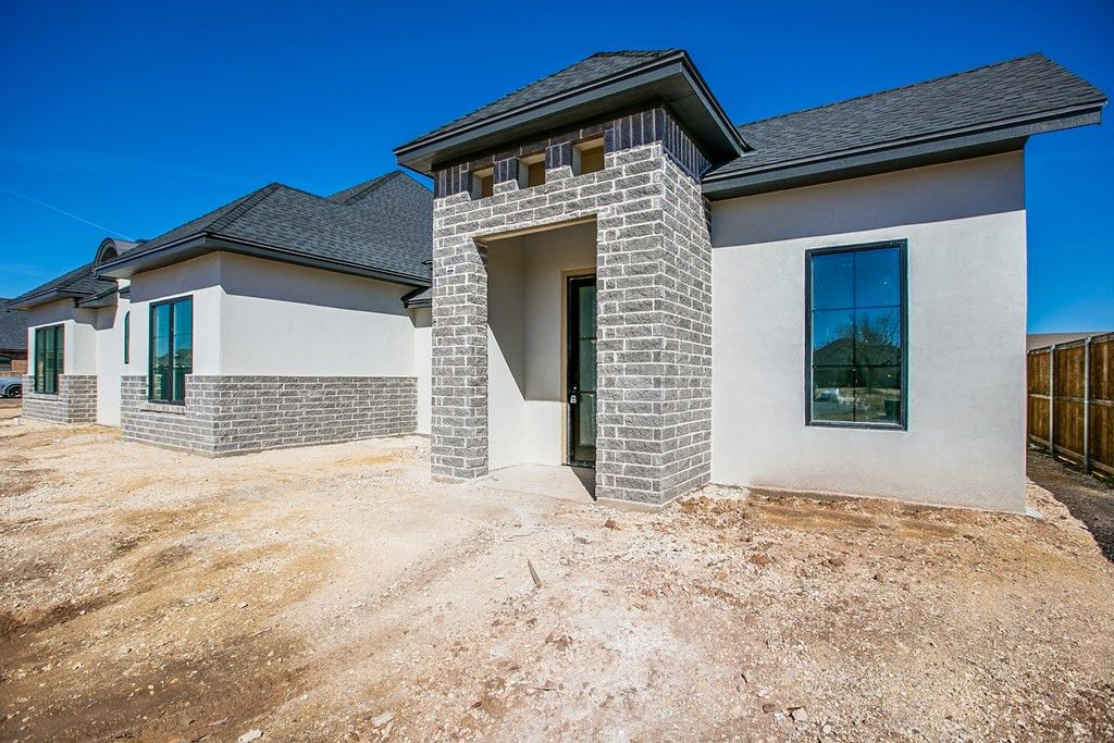 Image 3 of property listing at 1826 Castle Pines, San Angelo, TX 76903