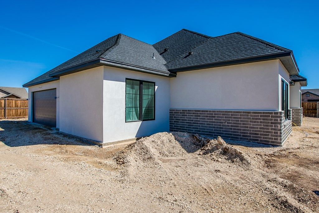 Image 4 of property listing at 1826 Castle Pines, San Angelo, TX 76903