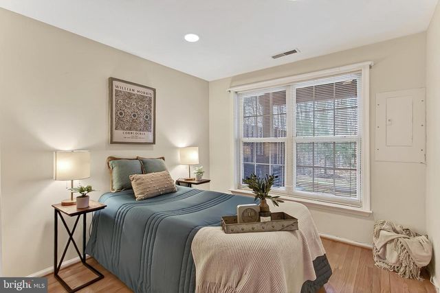 5432 SUMMER LEAF LN, Alexandria, VA 22312