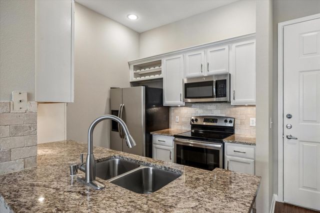 5353 Memorial Drive 2075, Houston, TX 77007